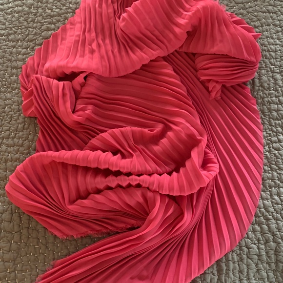 PLEATED GEORGETTE Unique yardage/ RASPBERRY PINK - Picture 9 of 11